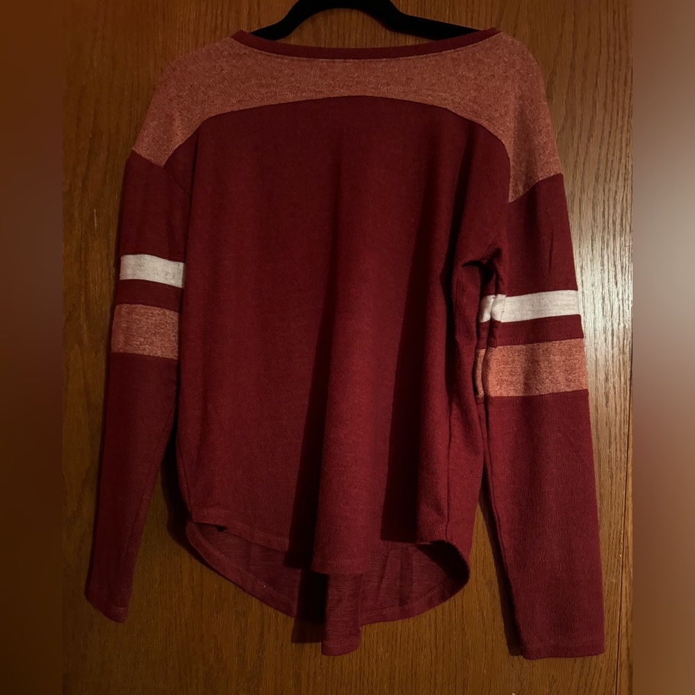 Cute long sleeve top.